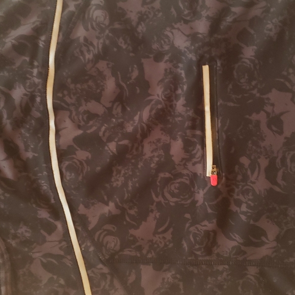 Hyba Activewear top - Picture 7 of 7